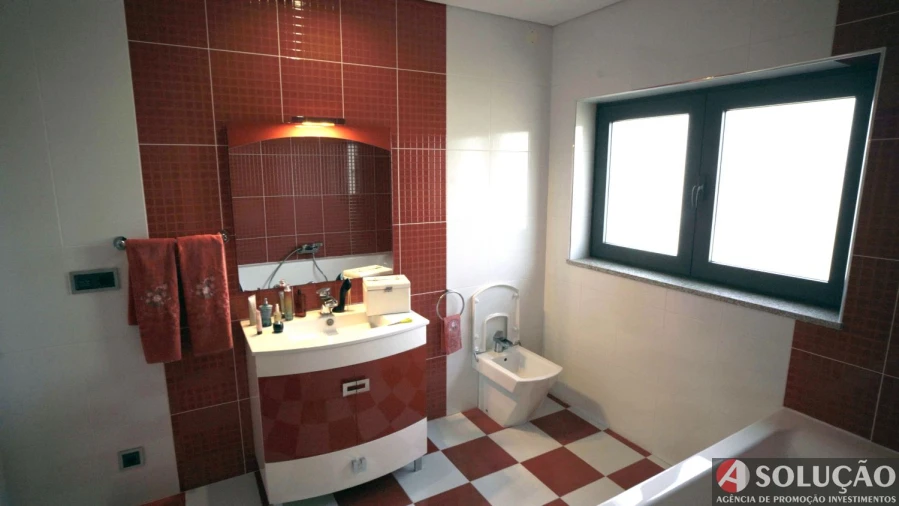 Moradia T4 para Venda em Carquere Foto 30