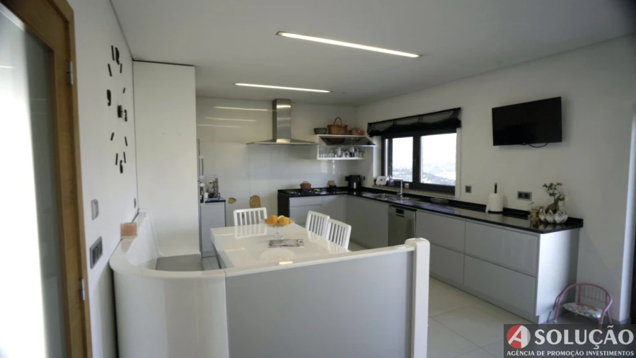 Moradia T4 para Venda em Carquere Foto 17