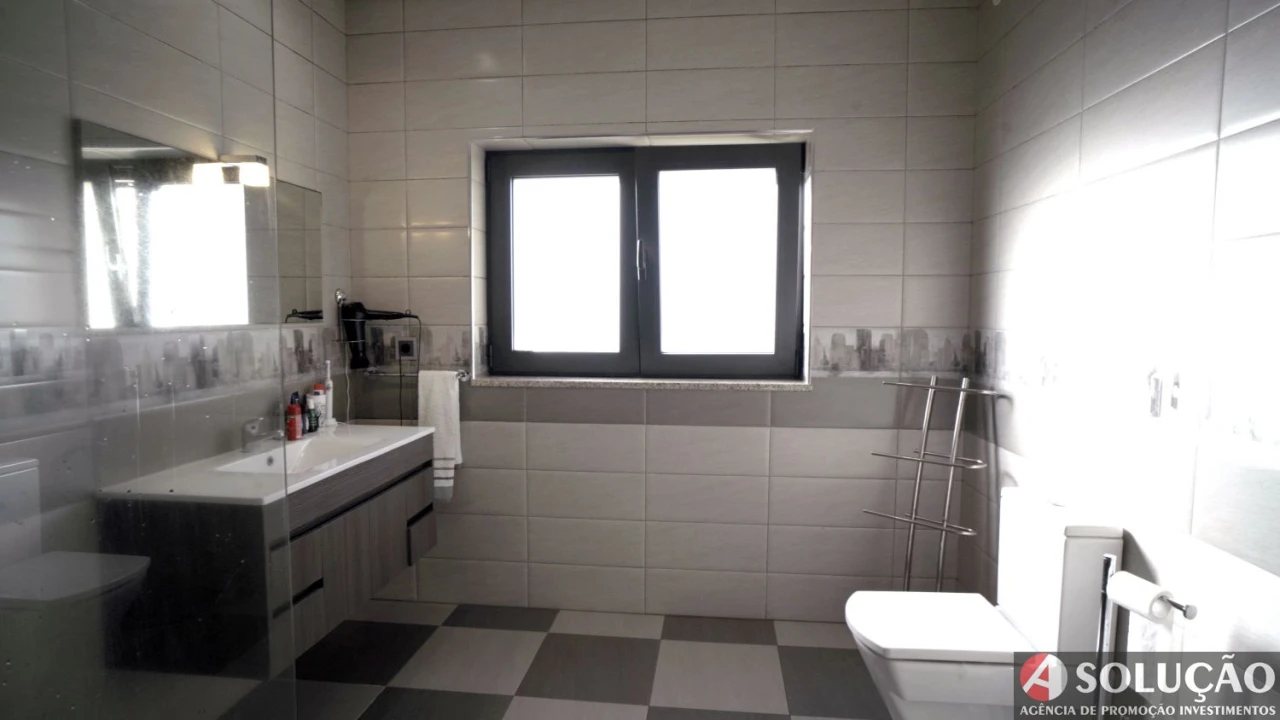 Moradia T4 para Venda em Carquere Foto 24