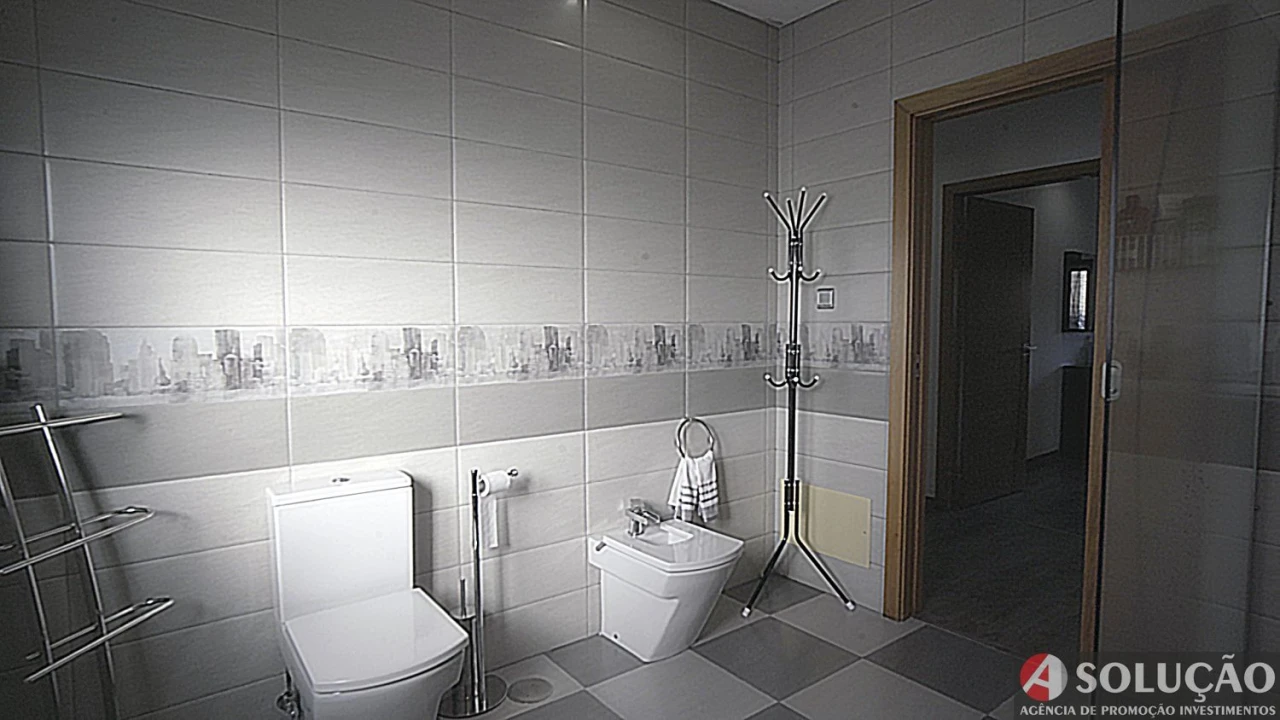 Moradia T4 para Venda em Carquere Foto 25