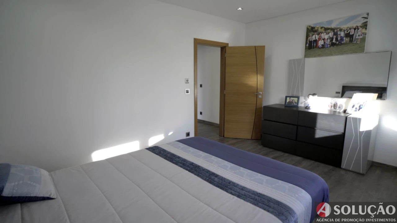 Moradia T4 para Venda em Carquere Foto 36