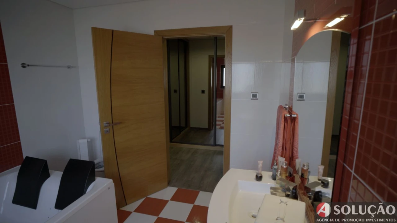 Moradia T4 para Venda em Carquere Foto 32