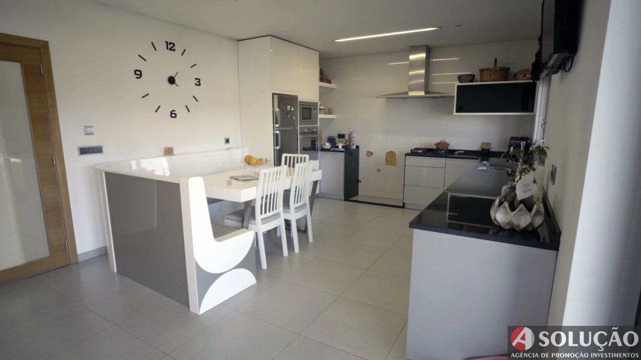 Moradia T4 para Venda em Carquere Foto 15