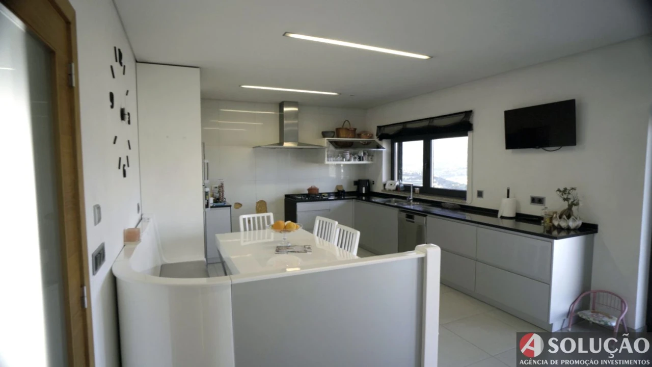 Moradia T4 para Venda em Carquere Foto 17