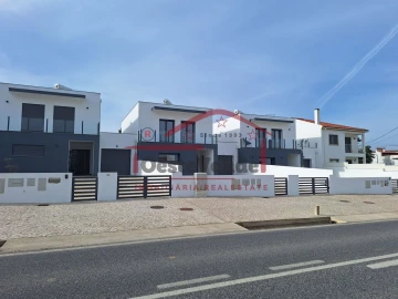 Moradia T3 para Venda em Cadaval e Pêro Moniz