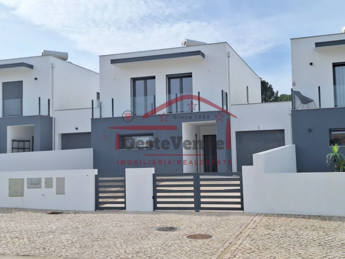 Moradia T3 para Venda em Cadaval e Pêro Moniz Foto 1