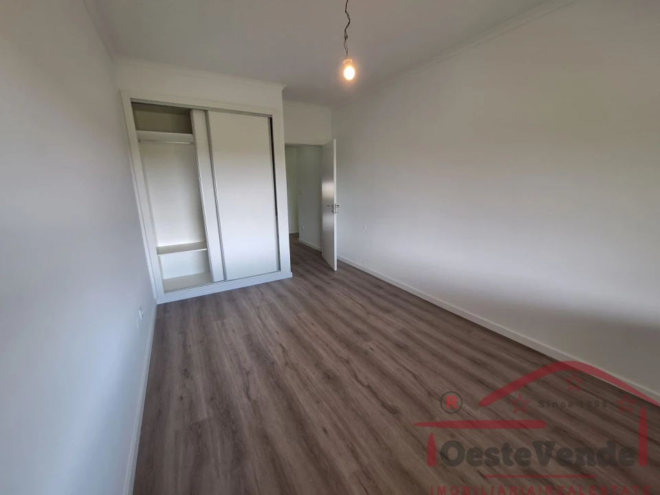 Apartamento T2 para Venda em Bombarral e Vale Covo Foto 21