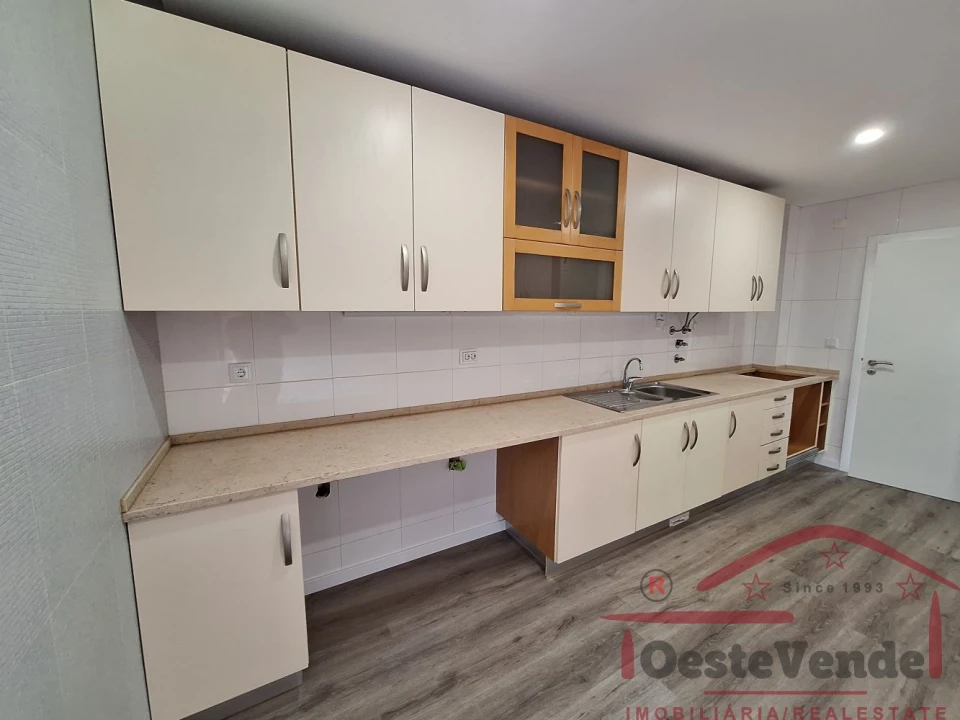 Apartamento T2 para Venda em Bombarral e Vale Covo Foto 6