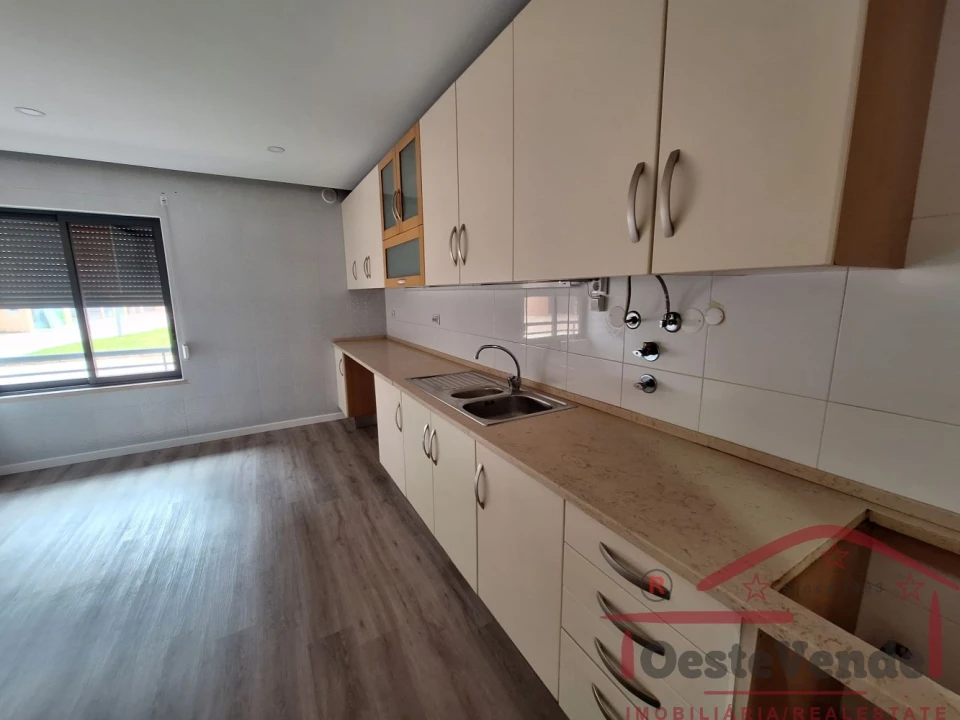 Apartamento T2 para Venda em Bombarral e Vale Covo Foto 5