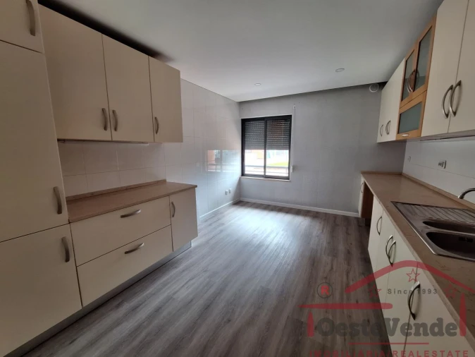 Apartamento T2 para Venda em Bombarral e Vale Covo Foto 4