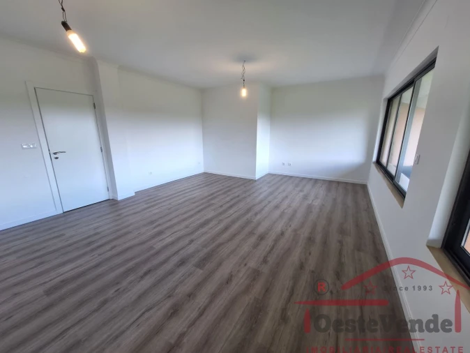 Apartamento T2 para Venda em Bombarral e Vale Covo Foto 13