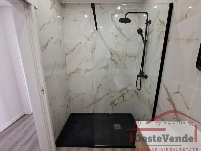 Apartamento T2 para Venda em Bombarral e Vale Covo Foto 16