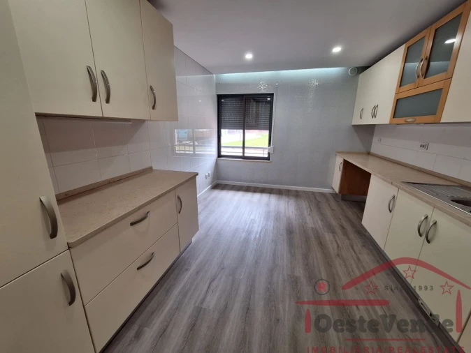 Apartamento T2 para Venda em Bombarral e Vale Covo Foto 9