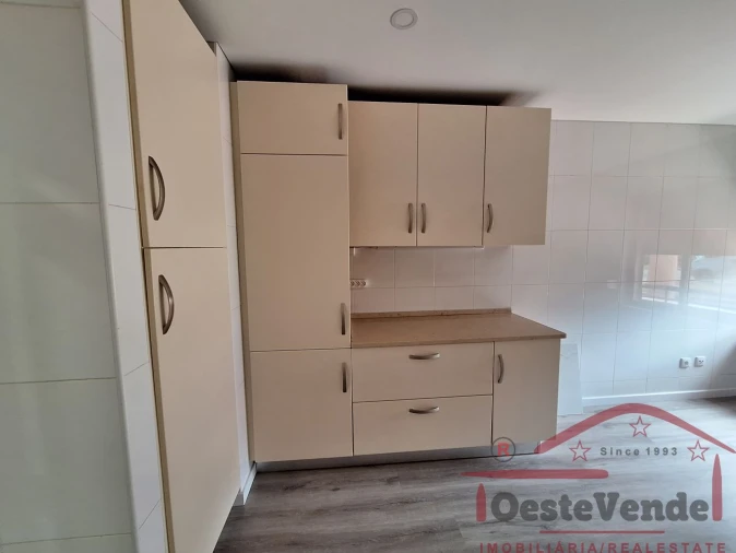 Apartamento T2 para Venda em Bombarral e Vale Covo Foto 8