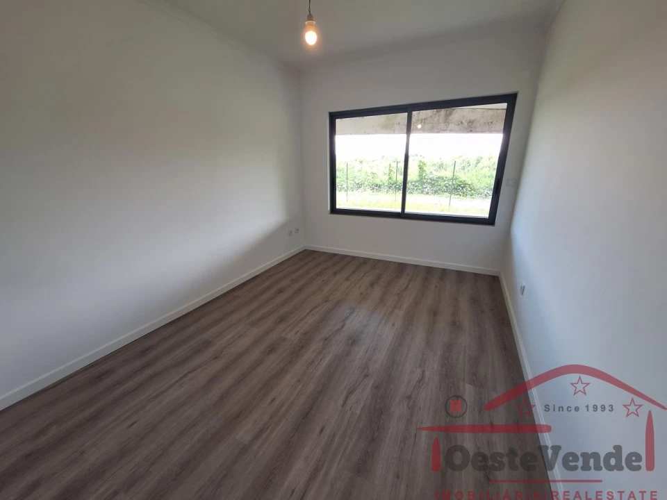 Apartamento T2 para Venda em Bombarral e Vale Covo Foto 20