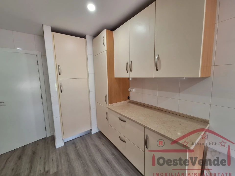 Apartamento T2 para Venda em Bombarral e Vale Covo Foto 7