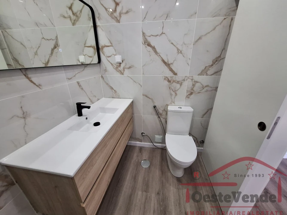 Apartamento T2 para Venda em Bombarral e Vale Covo Foto 17