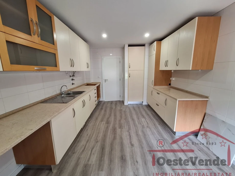 Apartamento T2 para Venda em Bombarral e Vale Covo Foto 3