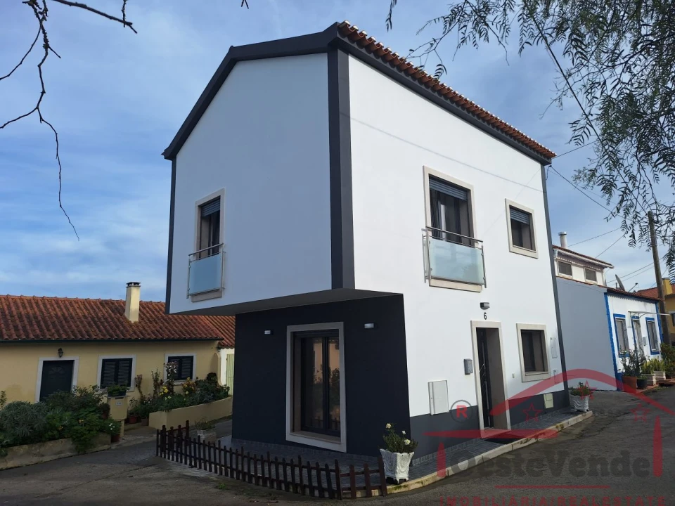 Moradia T2 para Venda em Vermelha Foto 1