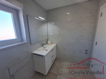 Moradia T4 para Venda em Cadaval e Pêro Moniz