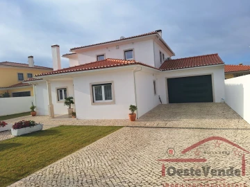Moradia T4 para Venda em Cadaval e Pêro Moniz