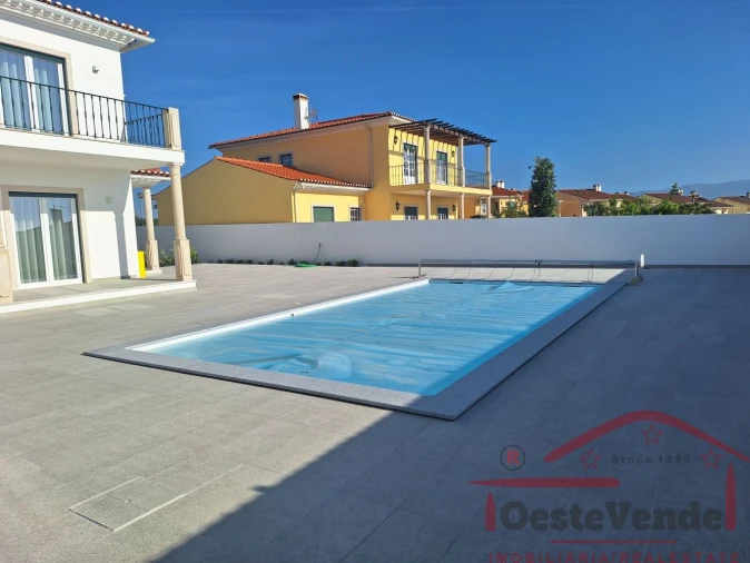 Moradia T4 para Venda em Cadaval e Pêro Moniz Foto 12