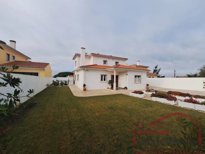 Moradia T4 para Venda em Cadaval e Pêro Moniz Foto 4