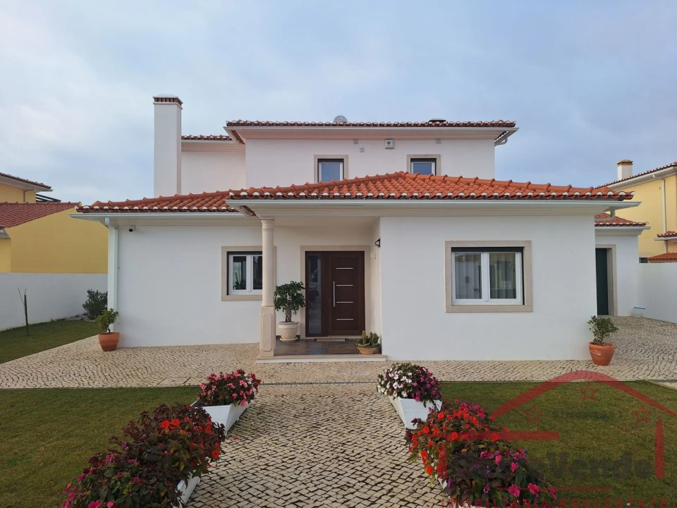 Moradia T4 para Venda em Cadaval e Pêro Moniz Foto 1