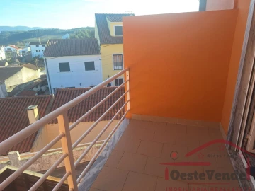 Moradia T5 para Venda em Cadaval e Pêro Moniz