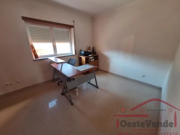 Moradia T5 para Venda em Cadaval e Pêro Moniz