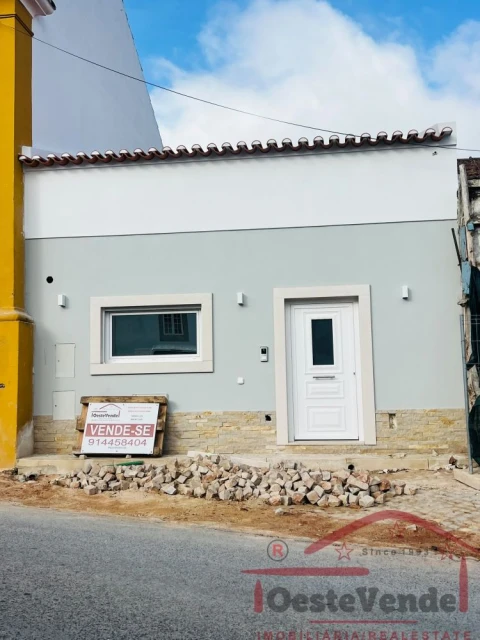 Moradia T1 para Venda em Cadaval e Pêro Moniz