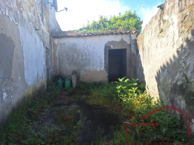 Moradia T3 para Venda em Peral Foto 25