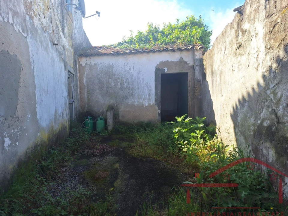 Moradia T3 para Venda em Peral Foto 25