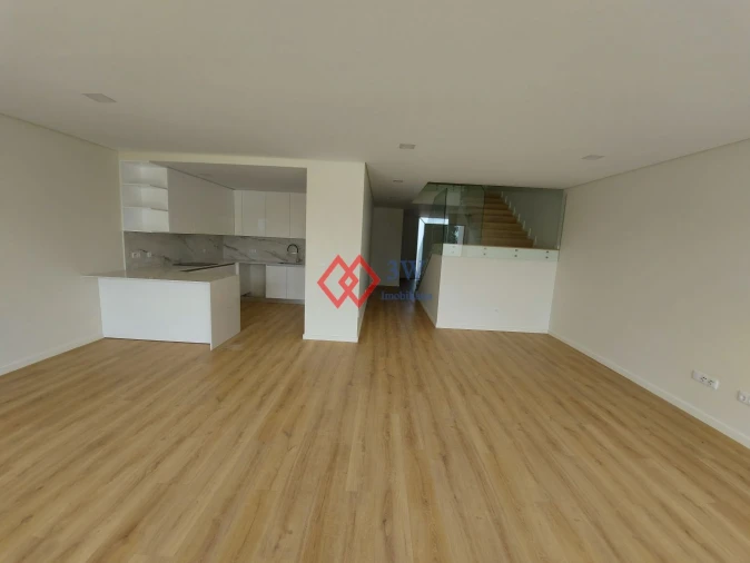 Moradia T4 para Venda em Nossa Sra de Fatima Foto 3