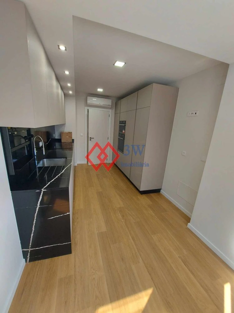 Apartamento T3 para Venda em São João Baptista e Santa Maria dos Olivais Foto 2