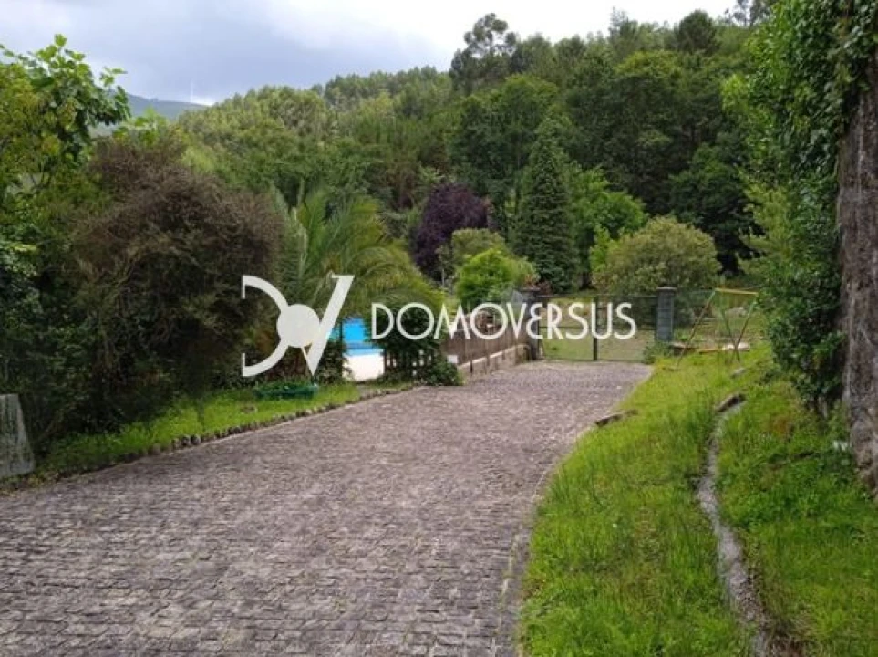 Quinta T3 para Venda em Portela Foto 2