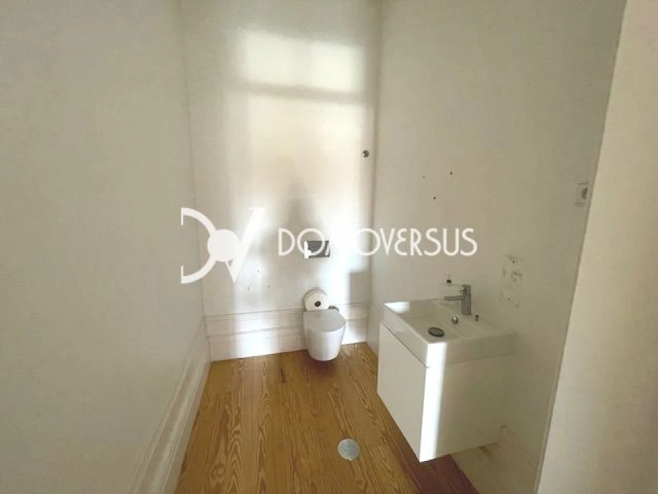 Loja para Arrendamento em Cedofeita, Santo Ildefonso, Sé, Miragaia, São Nicolau e Vitória Foto 5