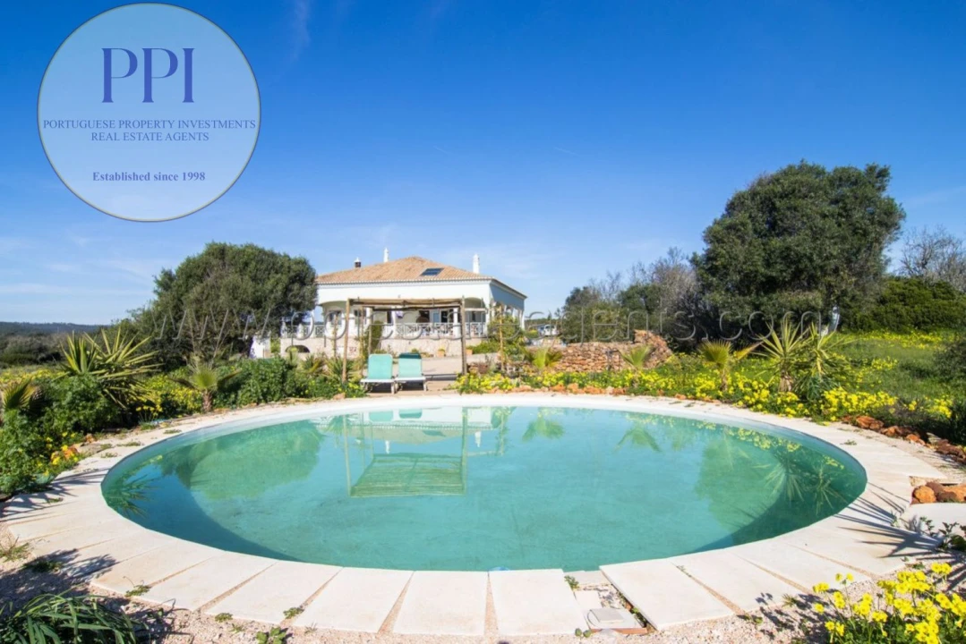 Moradia T4 para Venda em Bensafrim e Barão de São João Foto 1