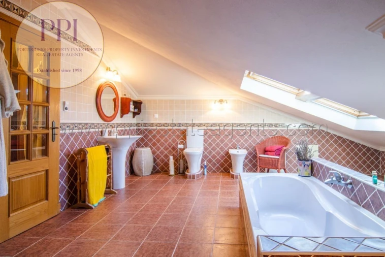 Moradia T4 para Venda em Bensafrim e Barão de São João Foto 26