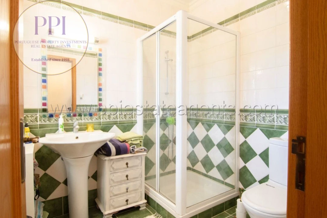 Moradia T4 para Venda em Bensafrim e Barão de São João Foto 28