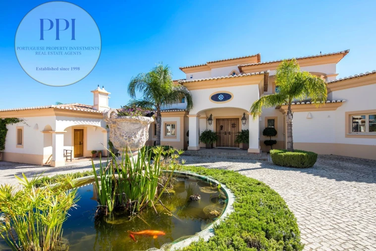 Moradia T4 para Venda em Lagos (São Sebastião e Santa Maria) Foto 2