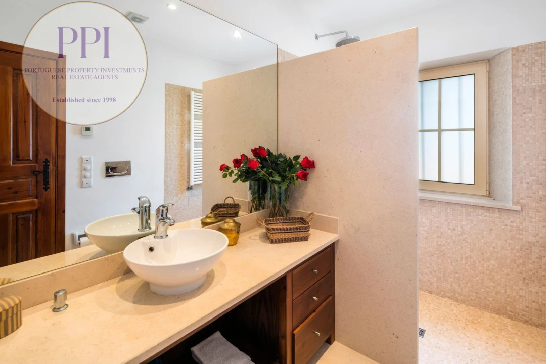 Moradia T4 para Venda em Lagos (São Sebastião e Santa Maria) Foto 18