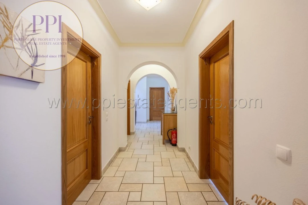 Moradia T5 para Venda em Budens Foto 14