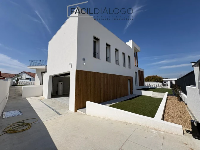 Moradia T4 para Venda em Azeitão (São Lourenço e São Simão) Foto 3