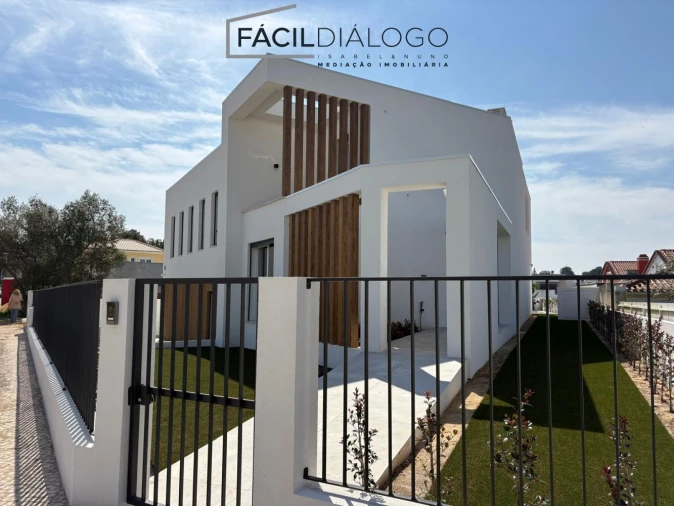 Moradia T4 para Venda em Azeitão (São Lourenço e São Simão)