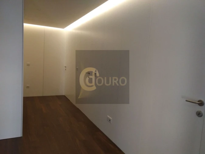 Apartamento T4 para Venda em Cedofeita, Santo Ildefonso, Sé, Miragaia, São Nicolau e Vitória Foto 3