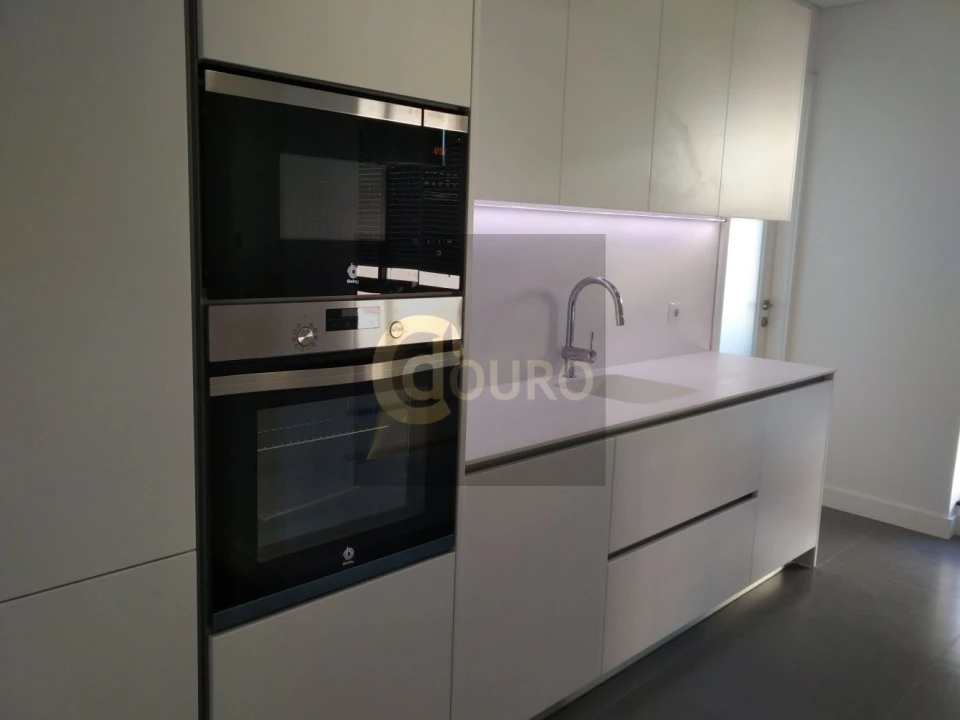 Apartamento T4 para Venda em Cedofeita, Santo Ildefonso, Sé, Miragaia, São Nicolau e Vitória Foto 1