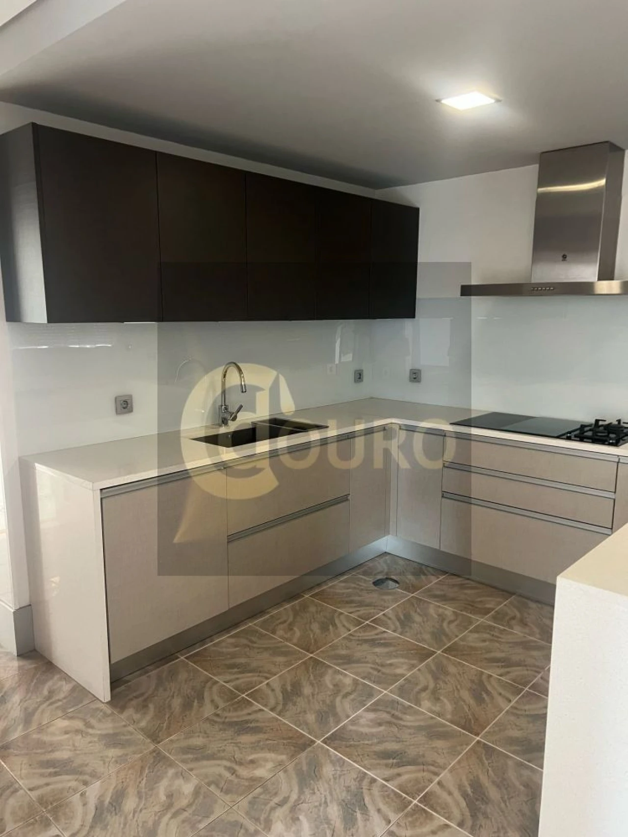 Moradia T5 para Venda em Cidade da Maia Foto 1