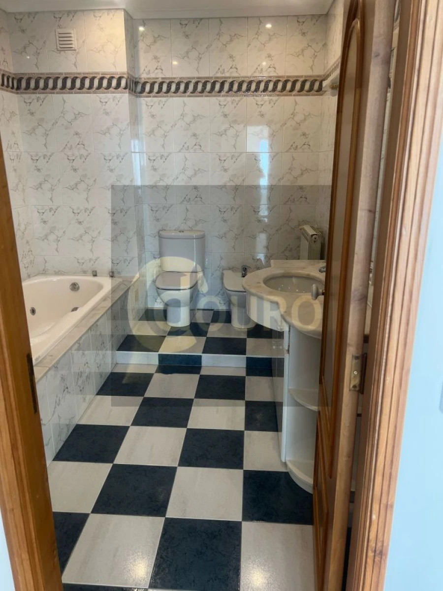 Moradia T5 para Venda em Cidade da Maia Foto 16