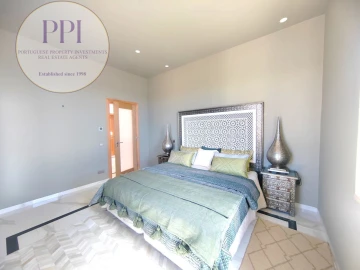 Moradia T8 para Venda em Lagos (São Sebastião e Santa Maria)